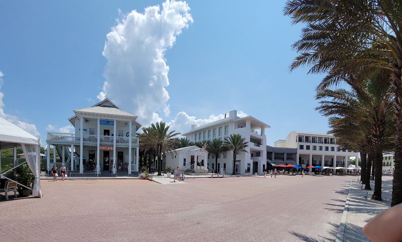 Seaside &ndash; The Quintessential Walkable Village