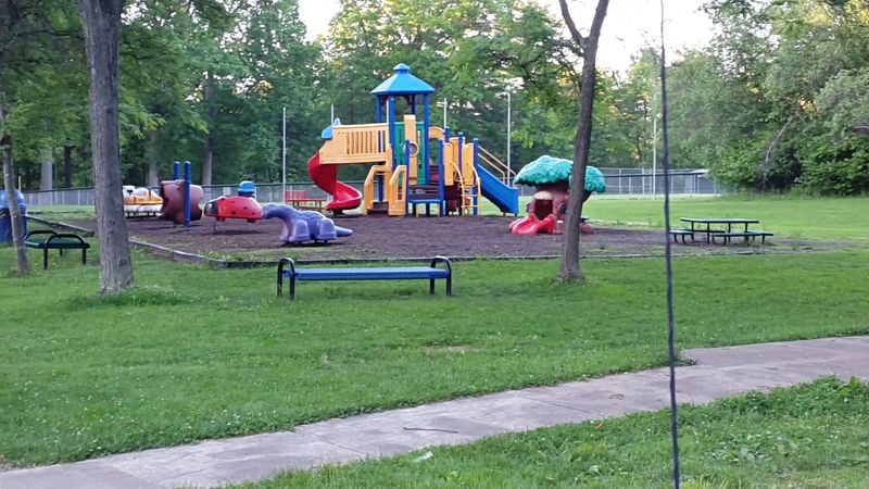 Design and Early Amenities