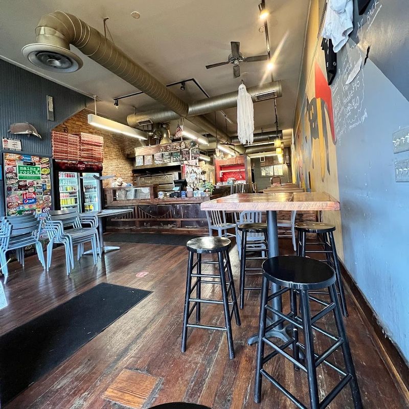 Casual, No-Frills Counter Experience