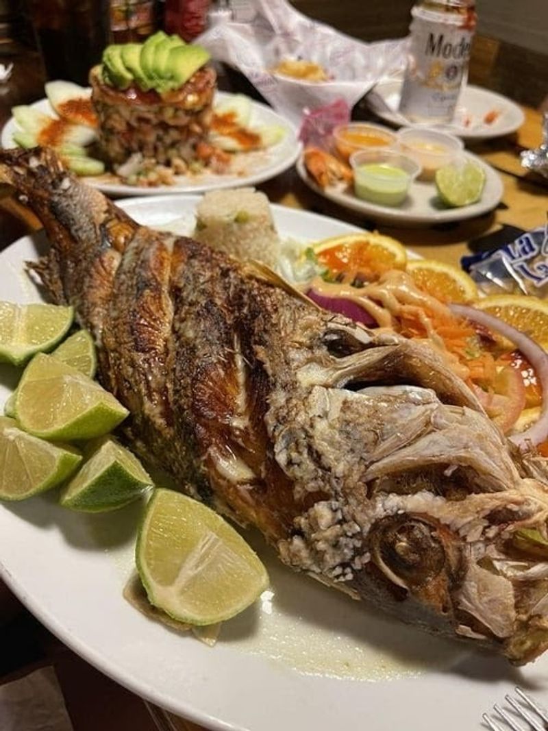 La Laguna Mariscos & Sushi