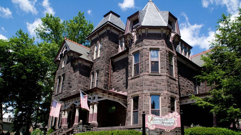 Reynolds Mansion Bed and Breakfast