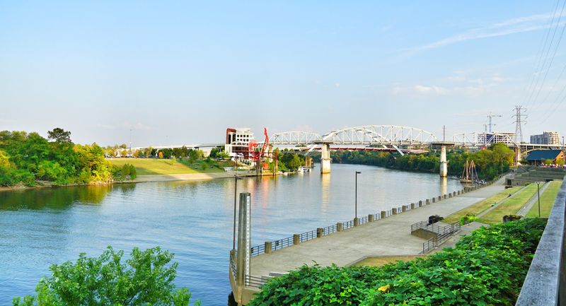 Paddle the Cumberland River through Nashville