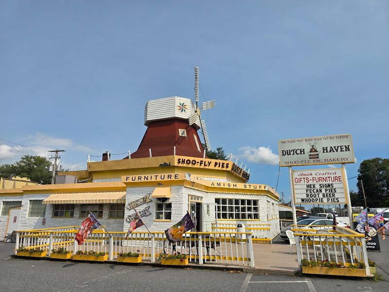 Atmosphere, Service, and Small-Town Warmth