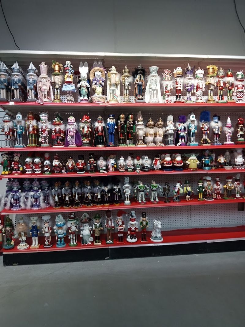 Planning Your Visit: Hours, Layout, and Services