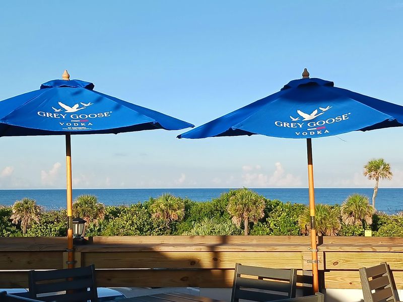Twisted Tides Rooftop Beach Bar & Restaurant (Cocoa Beach)