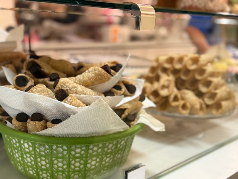 Holy Cannoli (Rochester Hills)