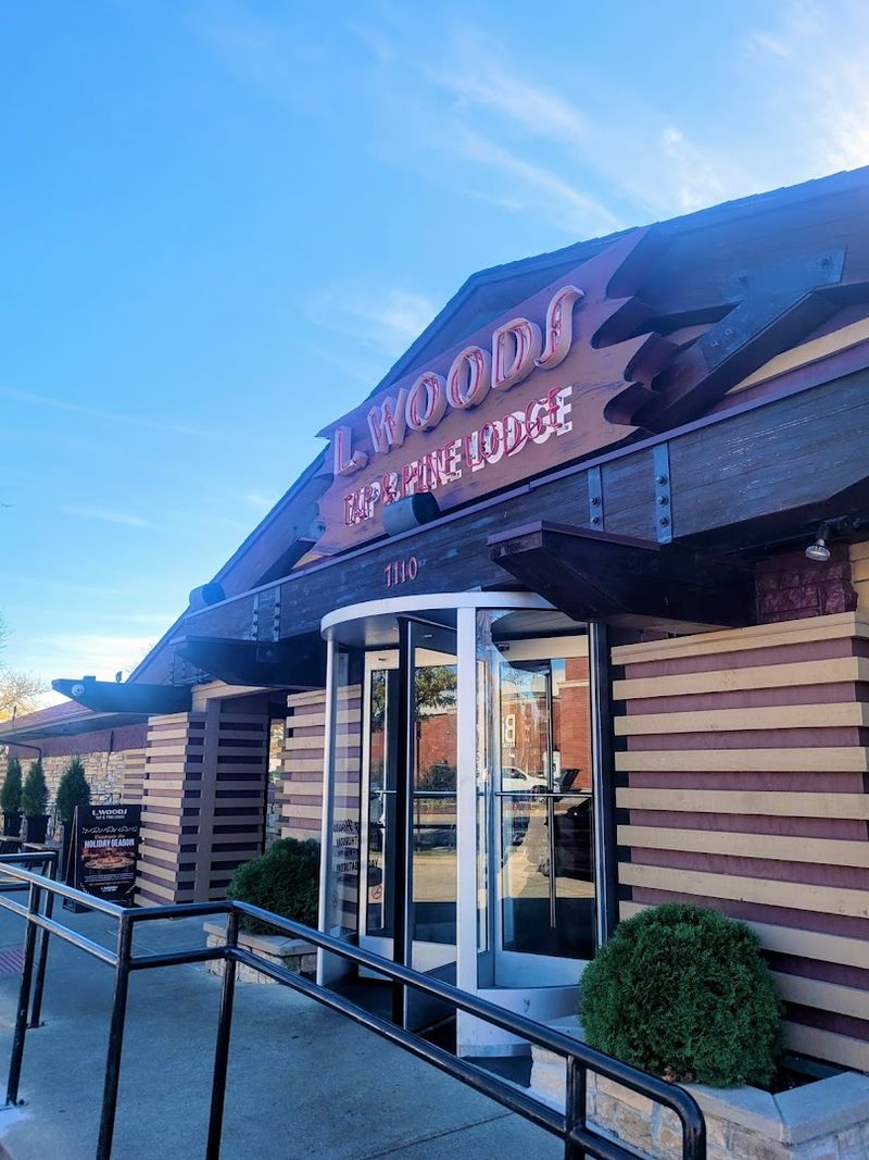 L. Woods Tap & Pine Lodge - Lincolnwood, IL