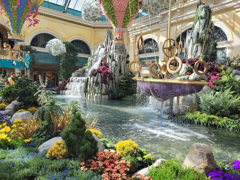 A Massive Indoor Garden in the Desert