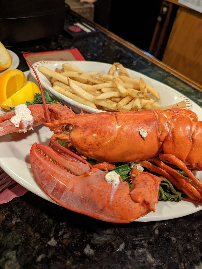 The Market at the Cove Lets You Take the Seafood Home