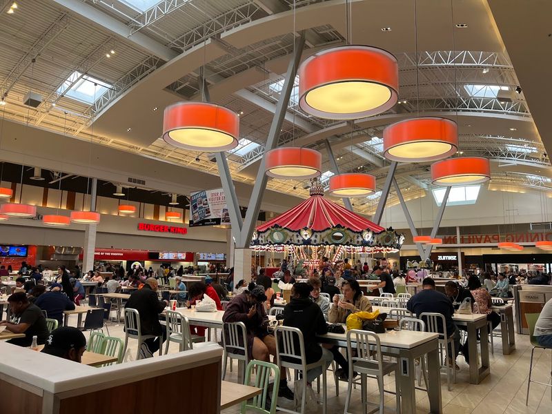 Food Court And Dining Tactics That Keep You Moving