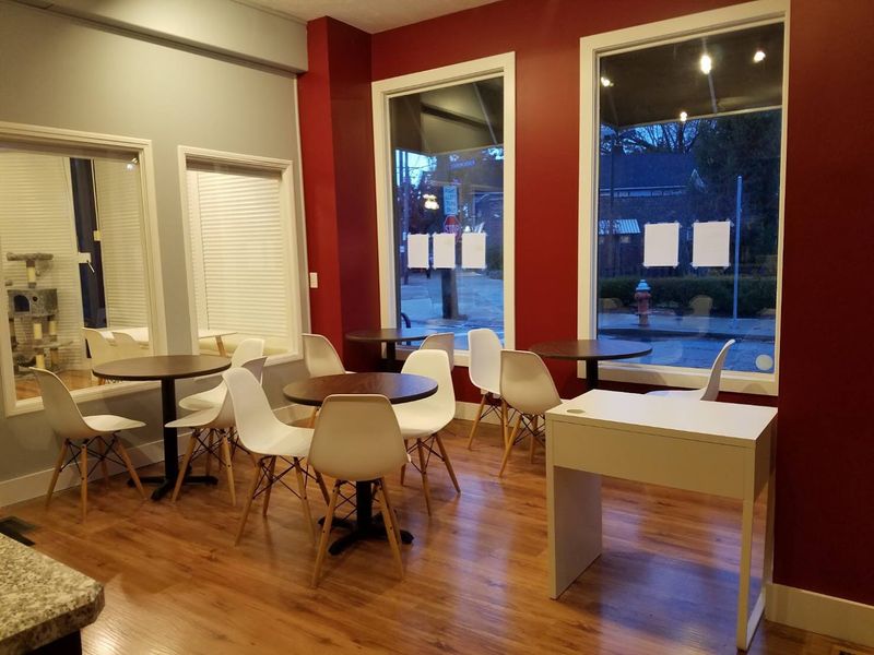 A Separate Caf&eacute; Space for Everyone