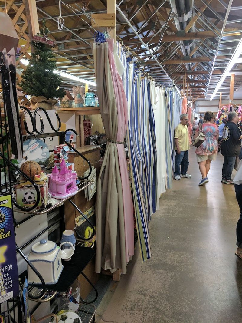 Haggling Tactics That Vendors Respect