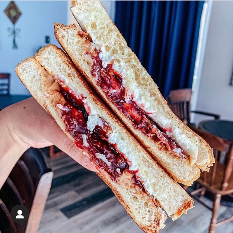 PB&J with Tay &ndash; Olmos Park