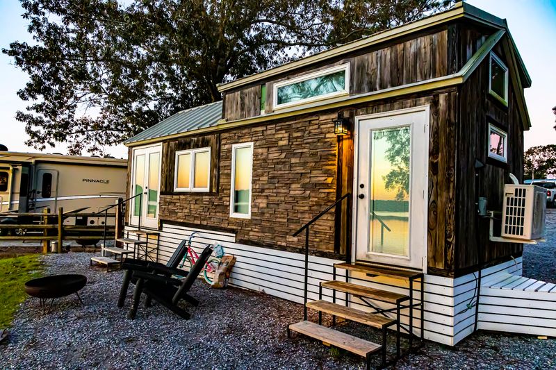 Twin Lakes Camp Resort Glamping Tents, DeFuniak Springs