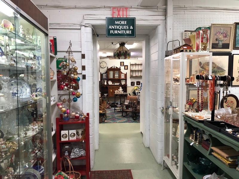 Vintage Furniture and Farmhouse Decor