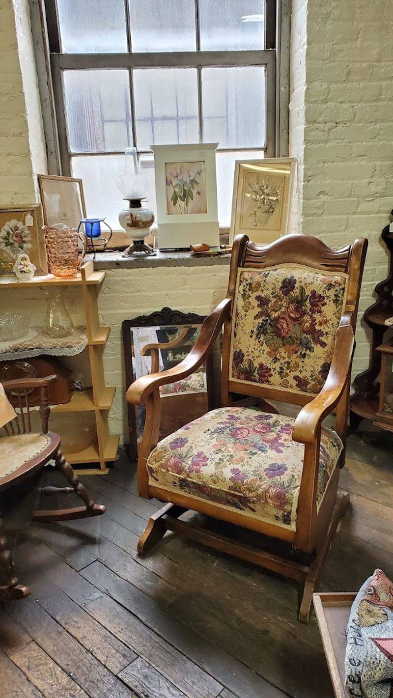 Location & Setting: Century Avenue SW