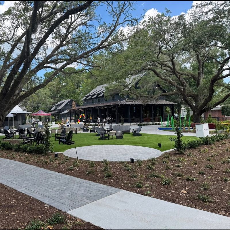 Ma Daisy's Porch (Bluffton)