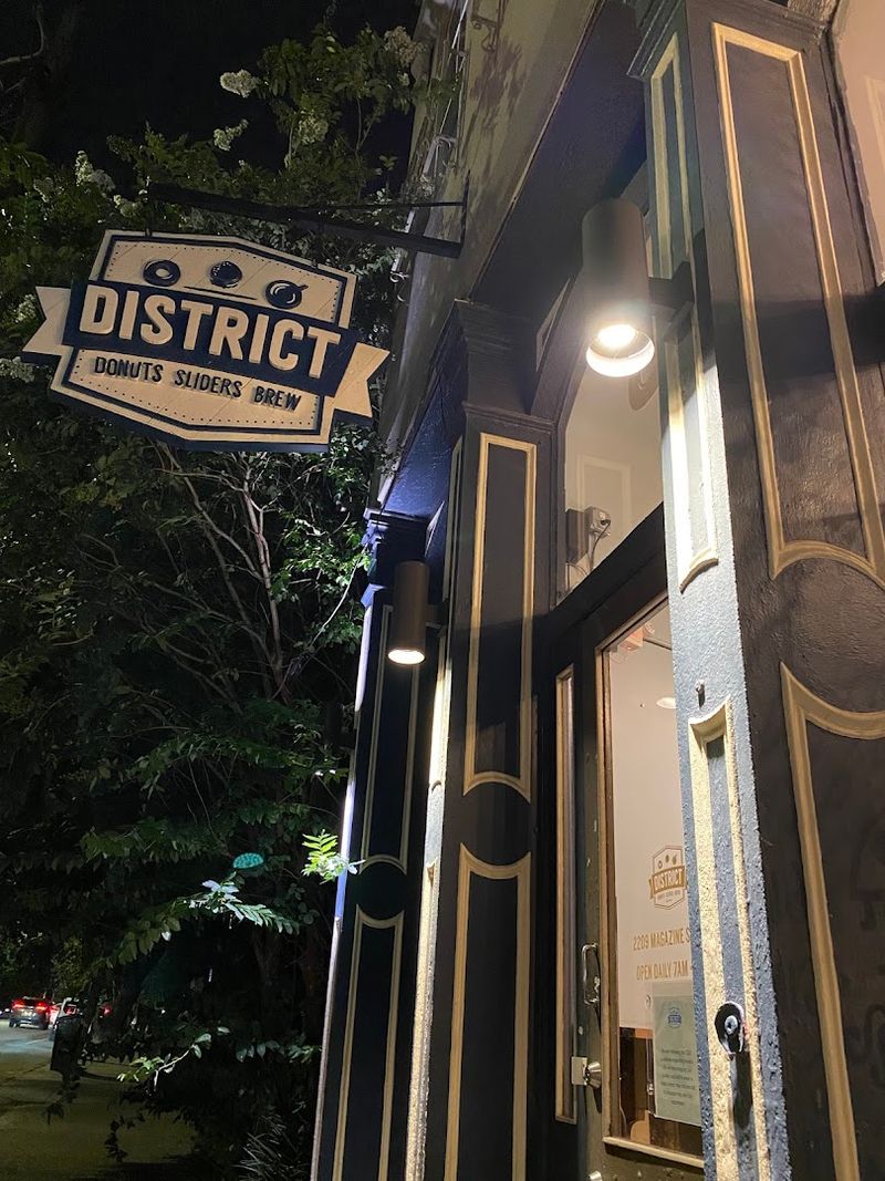 Louisiana &ndash; District Donuts Sliders Brew (New Orleans)
