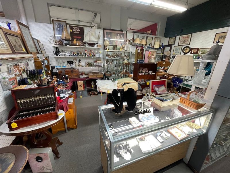 Parking, Hours, and Practicalities