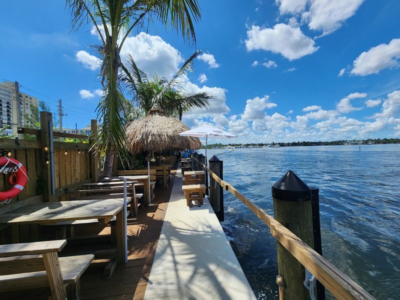 Le Tub Saloon (Hollywood, FL)