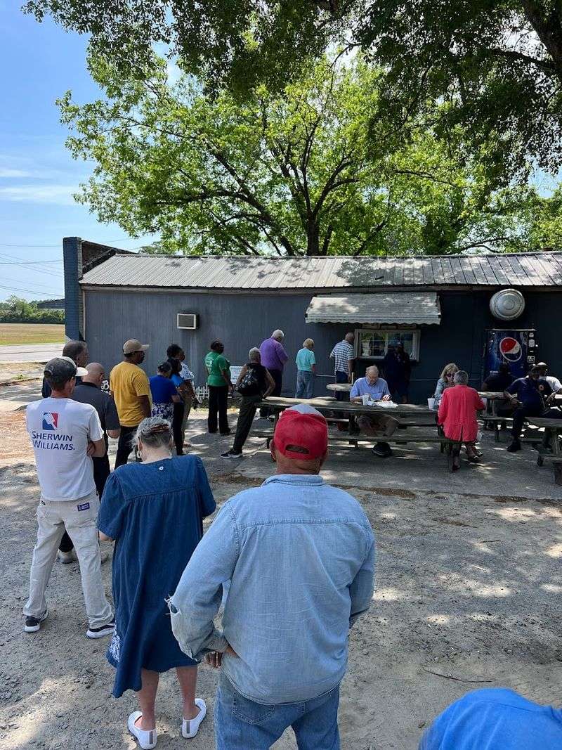 The Early Bird Culture at B's Barbecue