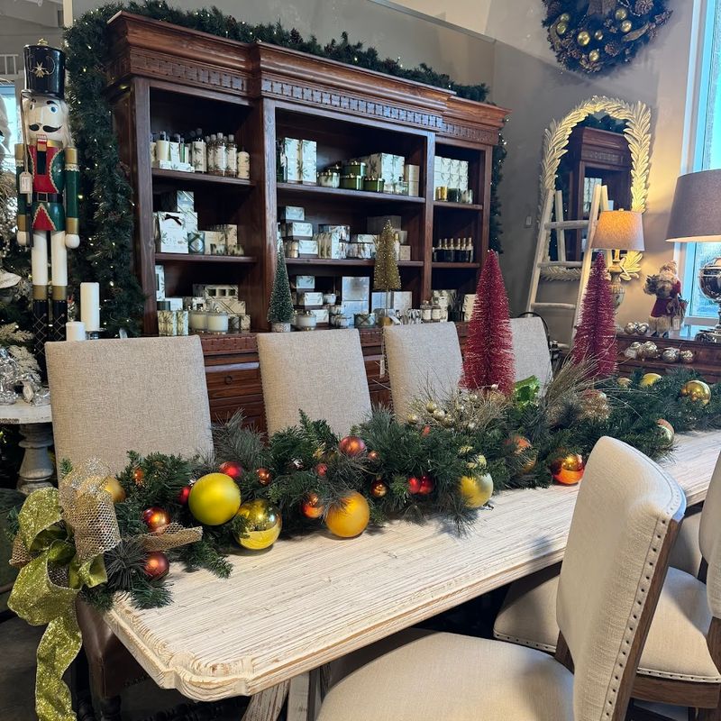 Scottsdale Dining Tables With Story and Sturdy Leaves