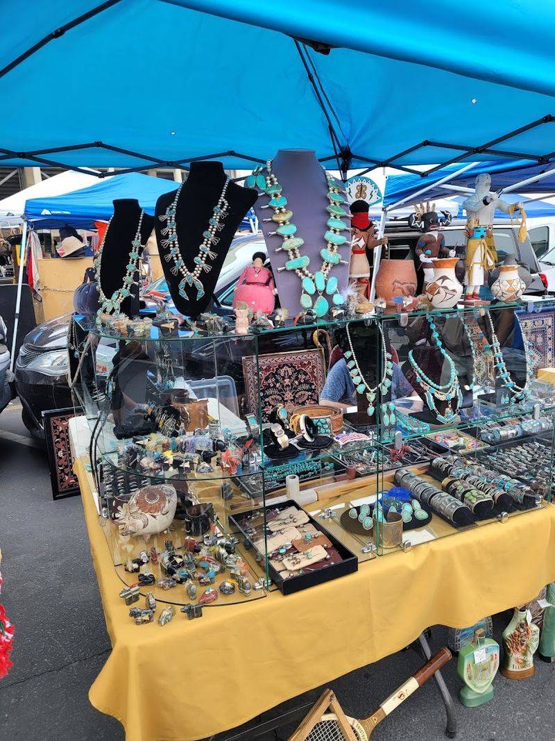 Long Beach Antique Market &mdash; Long Beach, California