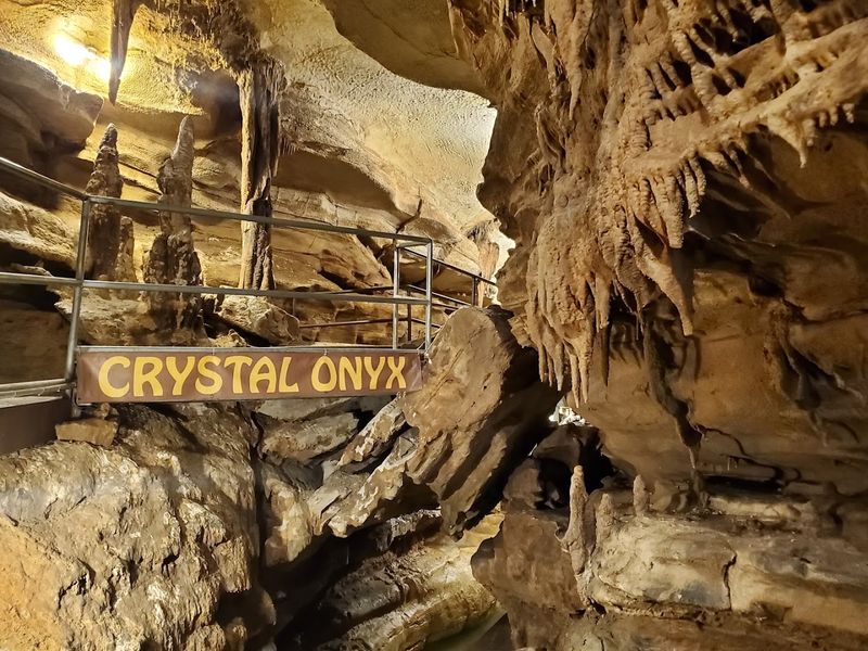 Crystal Onyx Cave &mdash; Horse Cave