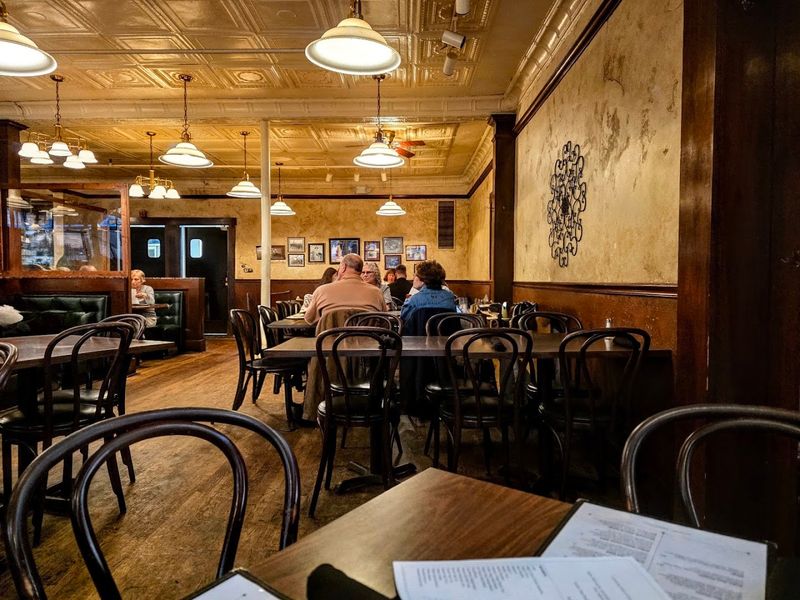 Settling into a Cozy Dining Table