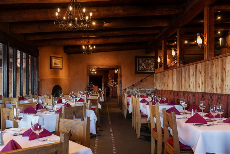 A Frontier-Style Restaurant That Feels Like Stepping Back to the 1830s