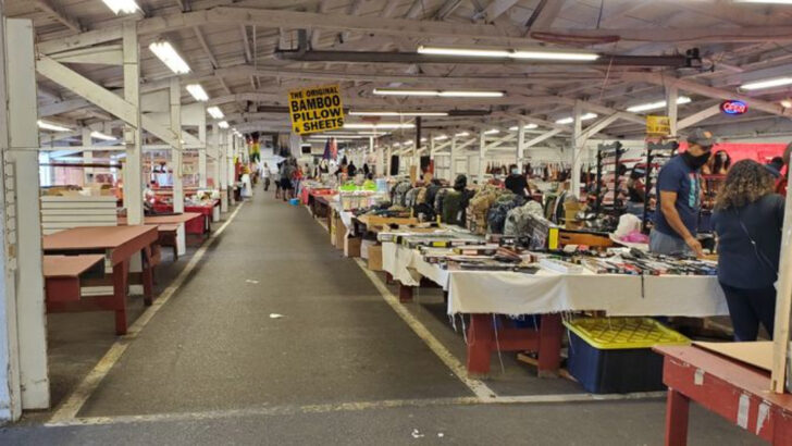 One Of New Jersey&rsquo;s Oldest Flea Markets Has Over 400 Vendors And Bargain Hunters Who Never Leave Empty Handed
