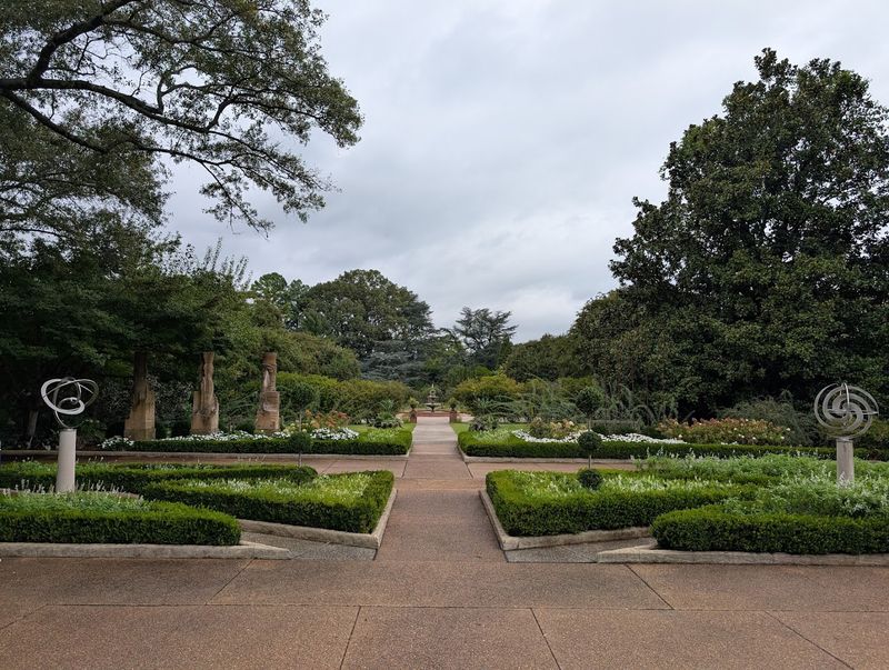 A perfect first loop through the garden