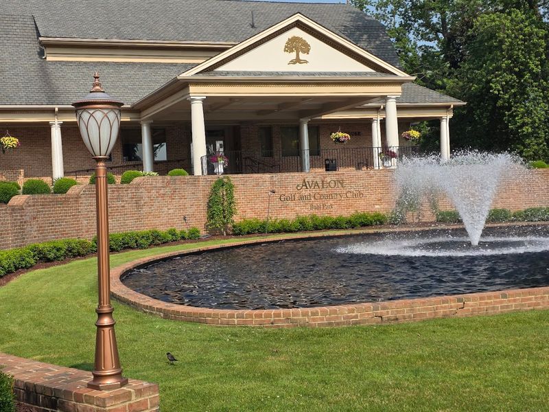 Unique Features: Free 9-Hole Golf Course