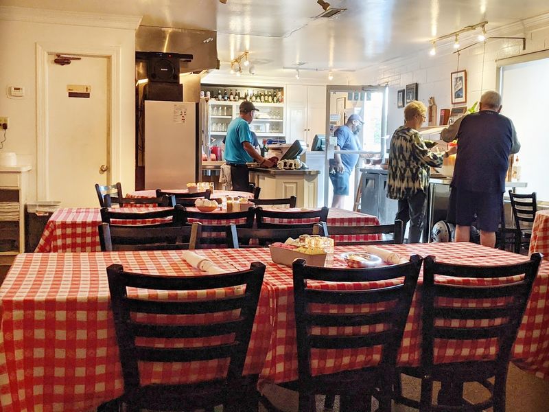 Friendly, No-Nonsense Service That Keeps Glasses Full