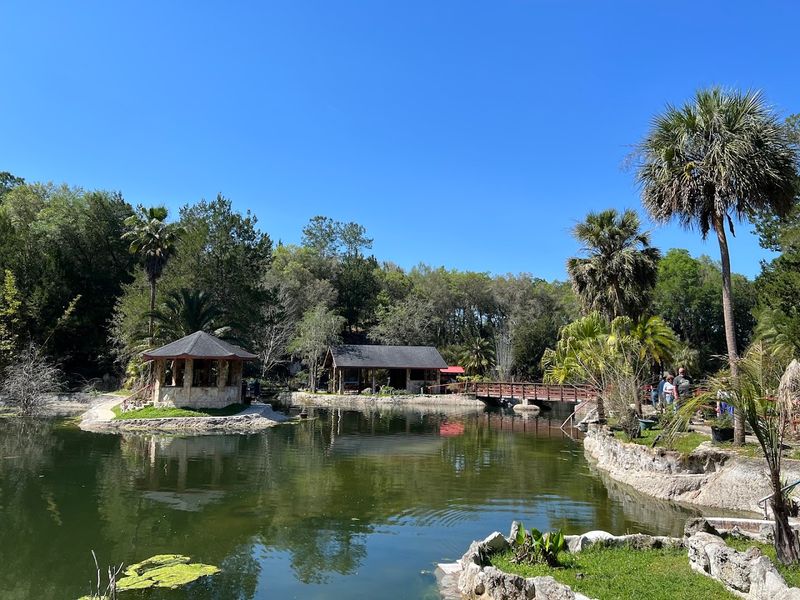 Quiet Corners for Reflection