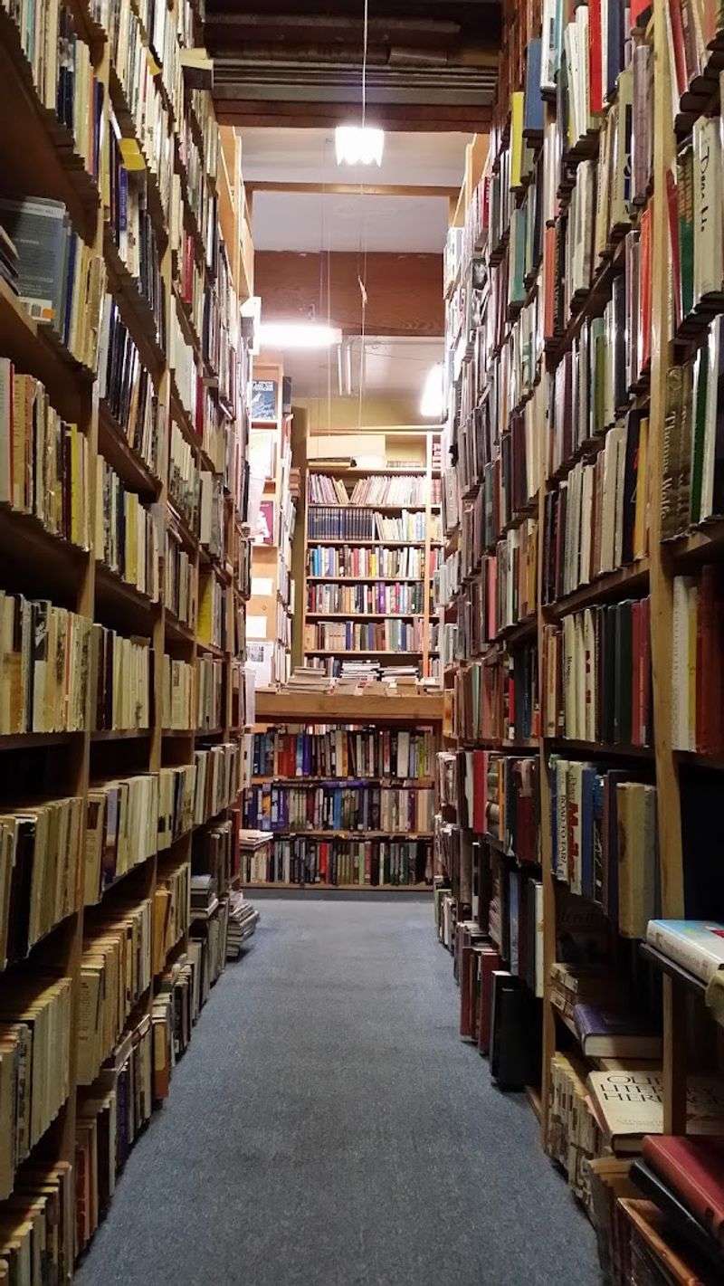 Montana Valley Book Store &mdash; Montana (Alberton)