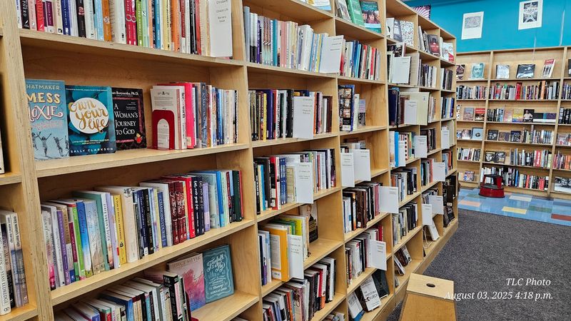 Title Wave Books &mdash; Alaska (Anchorage)