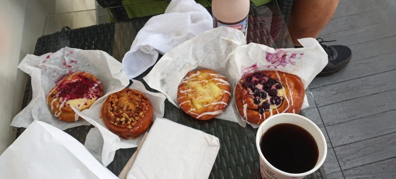 Excellent Coffee: Americanos, Lattes, and Cappuccinos