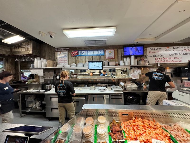 Walt&rsquo;s Fish Market Restaurant