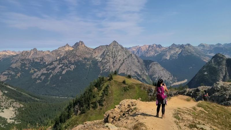 Hiking Maple Pass Loop in Peak Larch Season