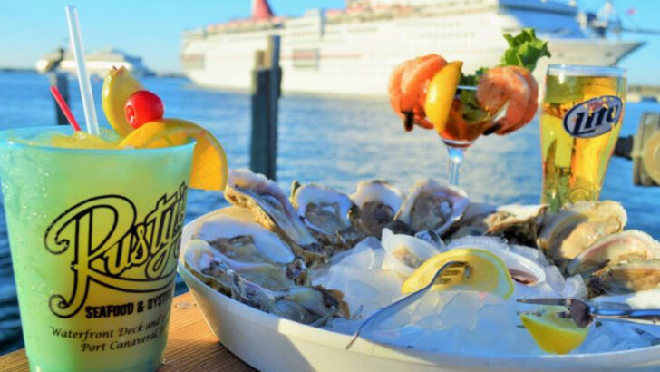 Seafood Lovers Keep Returning to This Unassuming Florida Restaurant for the Oysters
