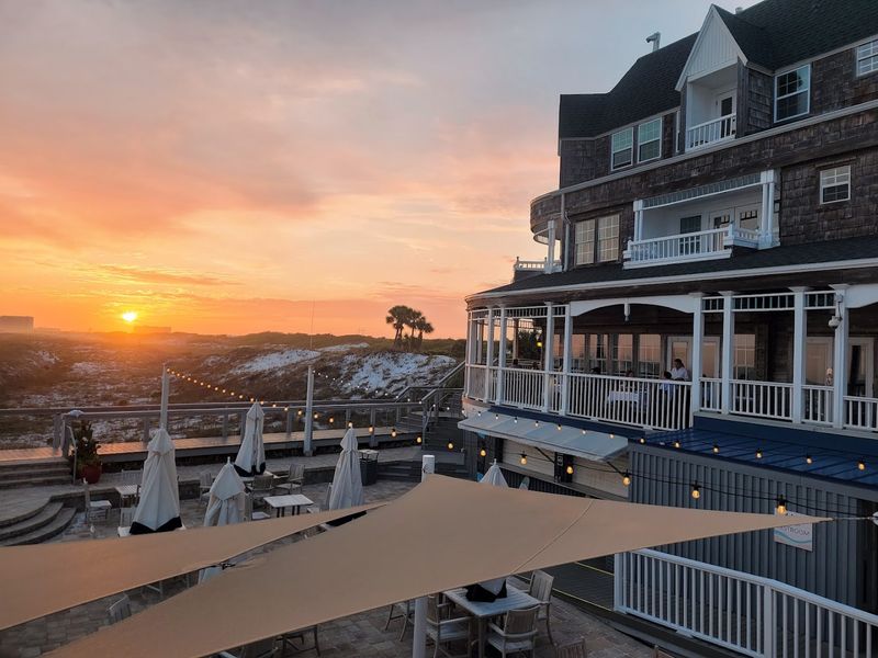 Romantic Sunset Views and Ambiance