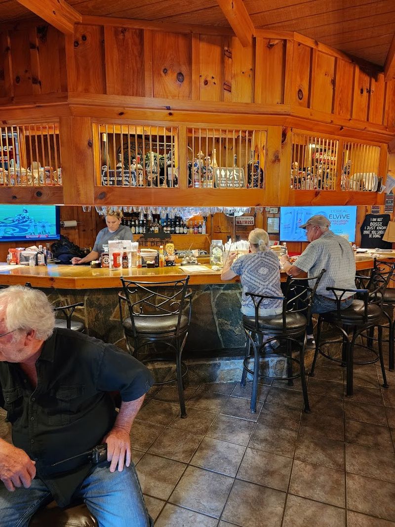 Best Seats and Bar Vibes