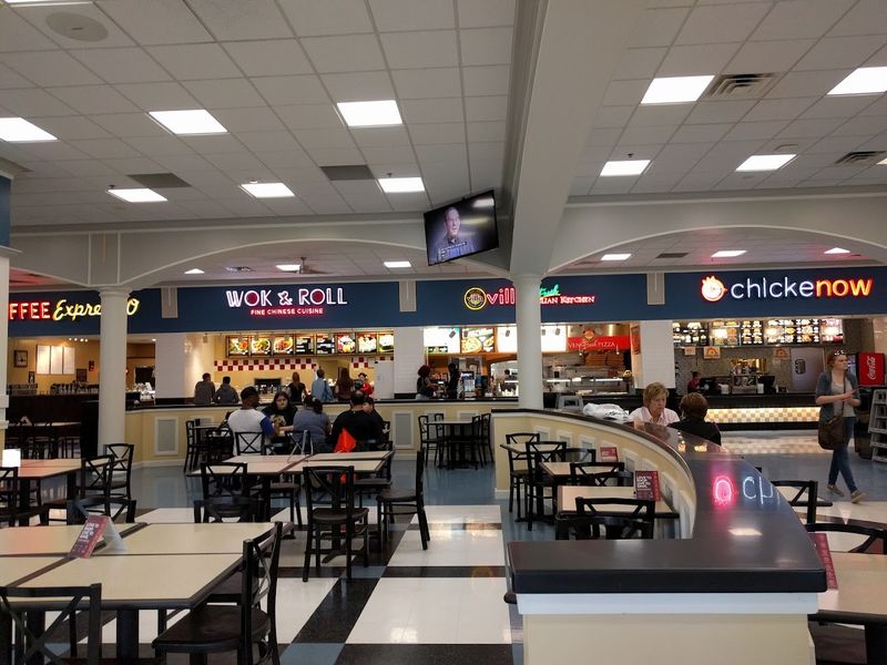 Dining & On-Site Amenities Keep the Day Going Strong