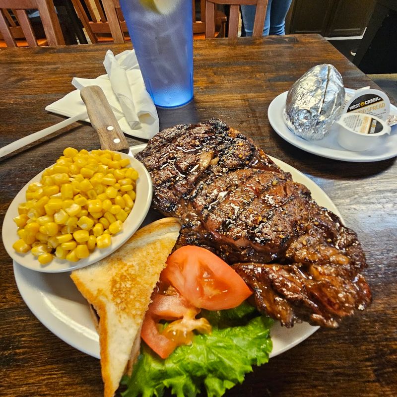 B & J's Steaks & Seafood &mdash; Darien, GA