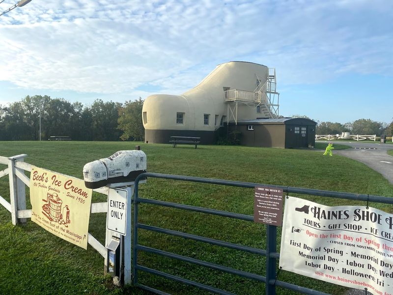Visiting the Shoe House Without a Reservation