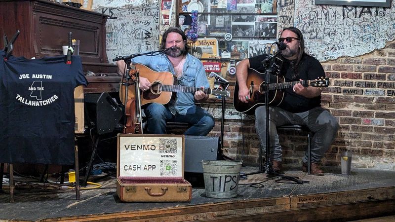 Live Music And Atmosphere