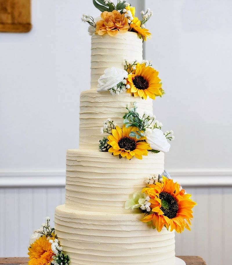 Wedding Cakes That Win Guests Over