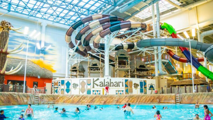 The Country’s Largest Indoor Water Park Is in the Mountains of Pennsylvania and It Feels Like a Tropical Resort
