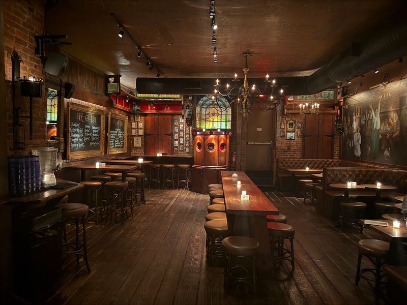 Swift Hibernian Lounge (Manhattan, NoHo)